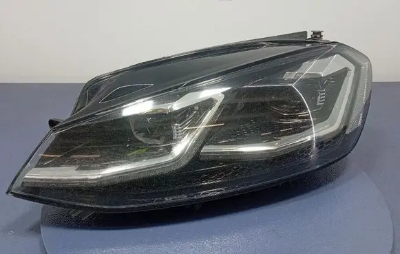 Volkswagen Golf Sportsvan Headlight/headlamp 5G1941059