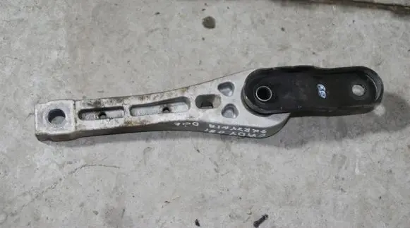 Volkswagen Caddy Gearbox mounting bracket 