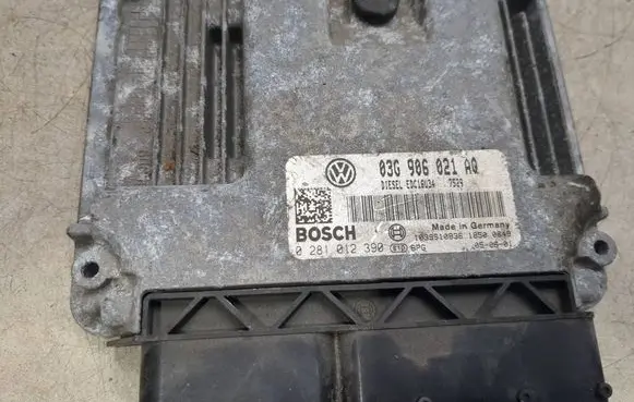 Volkswagen Touran I Engine control unit/module 03G906021AQ 1039S10836 0281012390