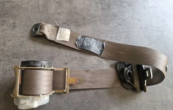 Mitsubishi Pajero Sport I Rear seatbelt
