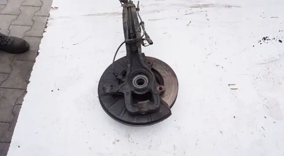 Volkswagen Touareg I Front wheel hub