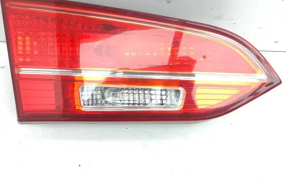 Hyundai Santa Fe Tailgate rear/tail lights 924052W0