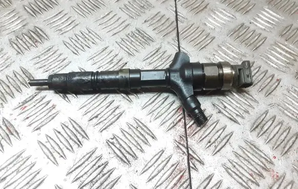 Toyota Corolla E120 E130 Fuel injector 236700G010