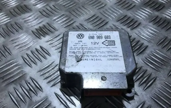 Volkswagen Golf III Airbag control unit/module 6n0909603 5wk4137