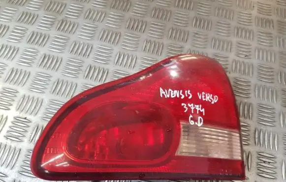 Toyota Avensis Verso Tailgate rear/tail lights