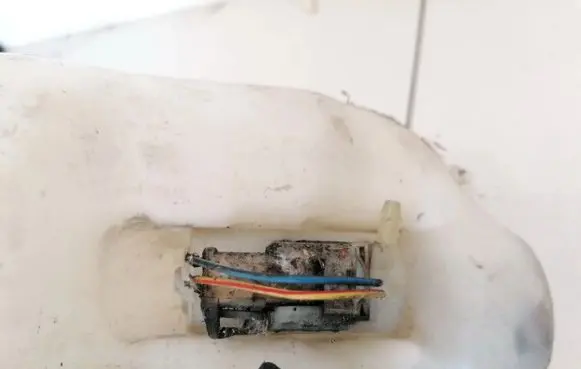 Subaru Legacy Windscreen/windshield washer pump