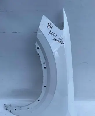 Audi Q2 - Fender 81A821469