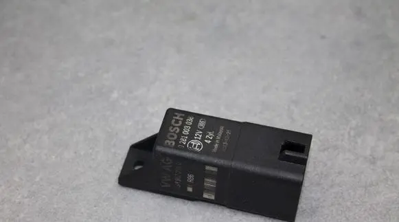 Seat Toledo IV (NH) Glow plug pre-heat relay 0281003038