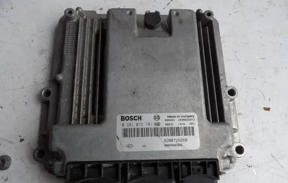 Renault Laguna III Engine control unit/module ECU 0281015781 8200980329 8200726880