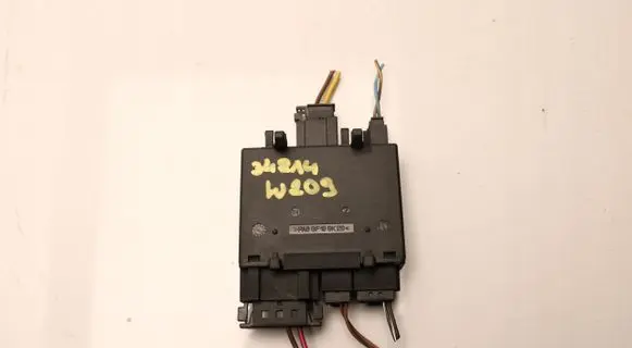 Mercedes-Benz CLK A209 C209 Central body control module 2098202526