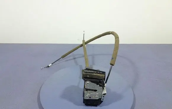 Nissan Qashqai Front door lock