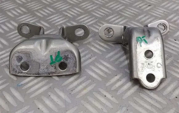 KIA Carens III Rear door upper hinge