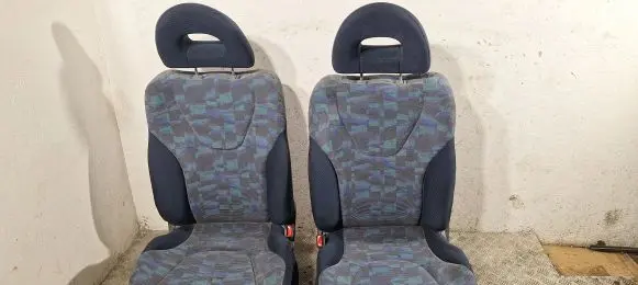 Mitsubishi Space Runner Seat set 