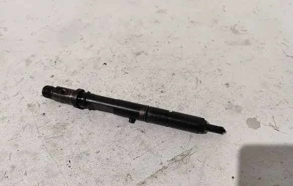 Audi A6 S6 C5 4B Fuel injector 059130201E