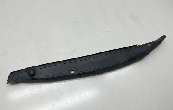 Renault Megane III Fender end trim 631120005R