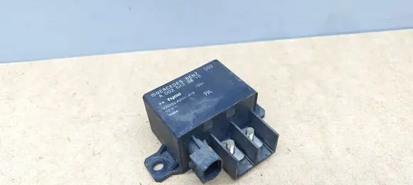 Mercedes-Benz E W211 Charging relay A0025423819