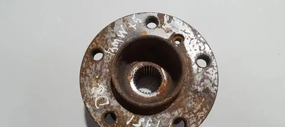 BMW X5 E53 Rear wheel hub