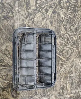 Dacia Logan I Quarter panel pressure vent 