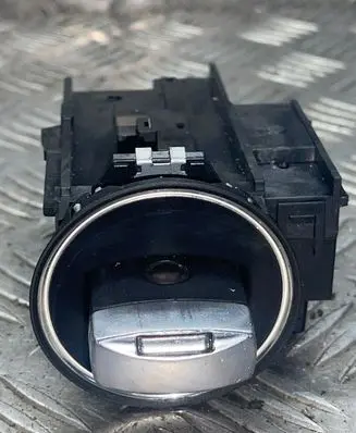 Volkswagen PASSAT B6 Ignition lock 3C0905843R 33303401 802601822859