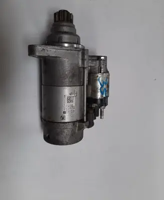 Volkswagen Golf VII Starter motor 02M911024B