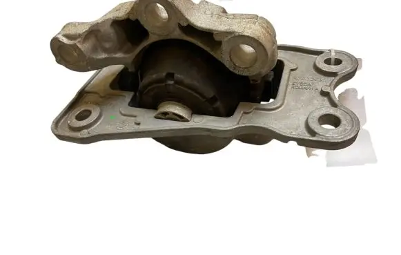 Volvo XC90 Engine mount bracket 31339948