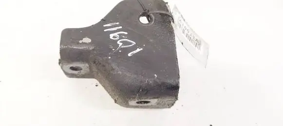 Peugeot 4007 Engine mounting bracket A024