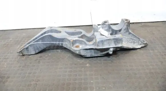 Volvo S60 Engine mount bracket