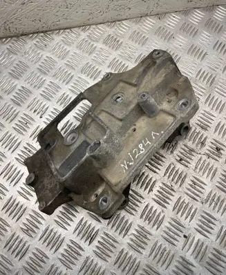 Nissan Juke I F15 Engine mount bracket