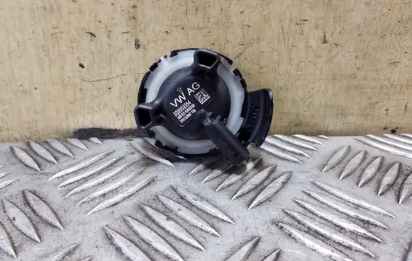 Volkswagen PASSAT B8 Airbag deployment crash/impact sensor 3Q0959354