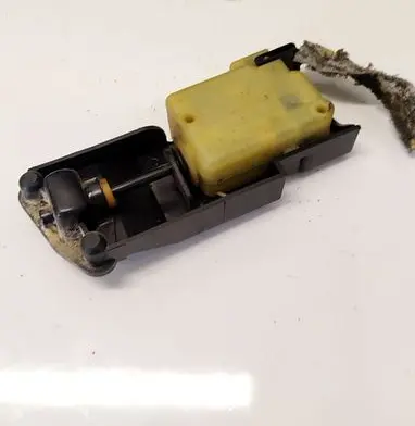 Volvo V70 Central locking motor 9483311