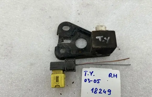 Toyota Yaris Airbag deployment crash/impact sensor 8917352040 NR1