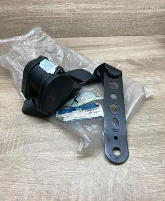Opel Omega A Rear seatbelt 90103567 00005078