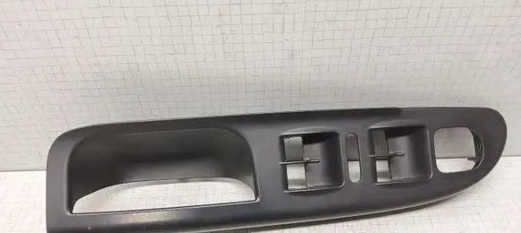 Volkswagen PASSAT B6 Front door window switch trim 3C1867171B