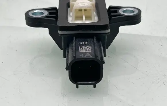 KIA Sorento Airbag deployment crash/impact sensor 95920B1050 E0979851 08132015
