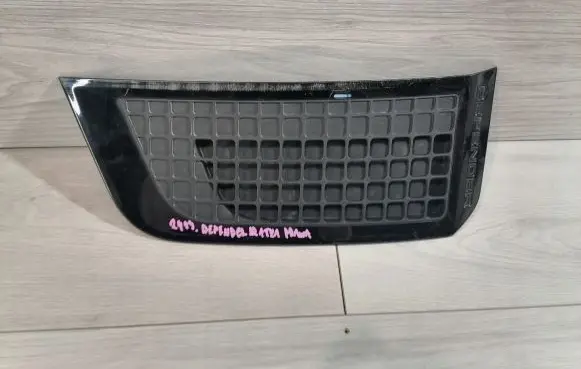 Land Rover Defender Fender grill L8B2280B10ED