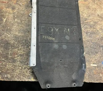 BMW M3 e92 Center/middle under tray cover 7898849