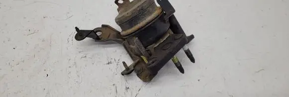 Toyota RAV 4 (XA20) Engine mount bracket