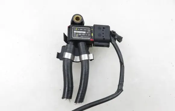 Mercedes-Benz C AMG W203 Exhaust gas pressure sensor 0281002762 0051537728