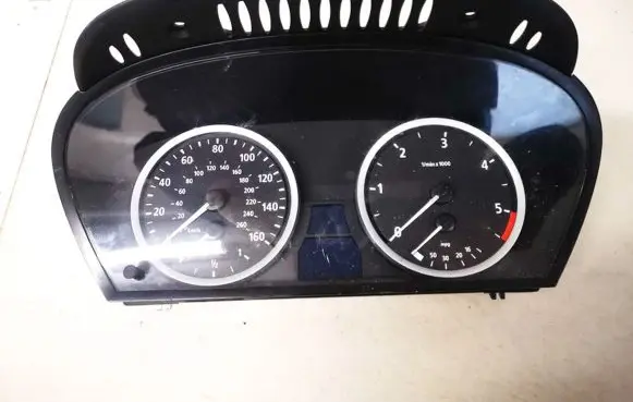 Speedometer (instrument cluster)