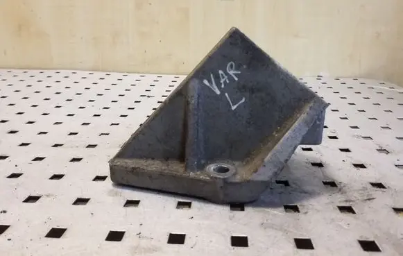 Opel Frontera B Engine mounting bracket