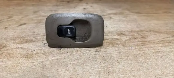 Volvo V70 Electric window control switch 8685288