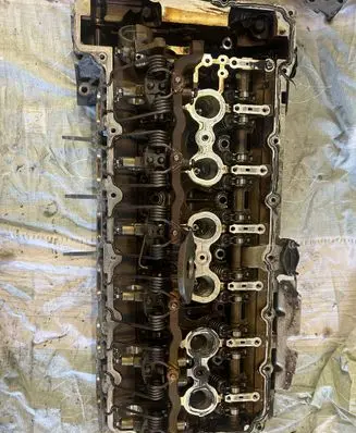 BMW 3 E90 E91 Engine head 