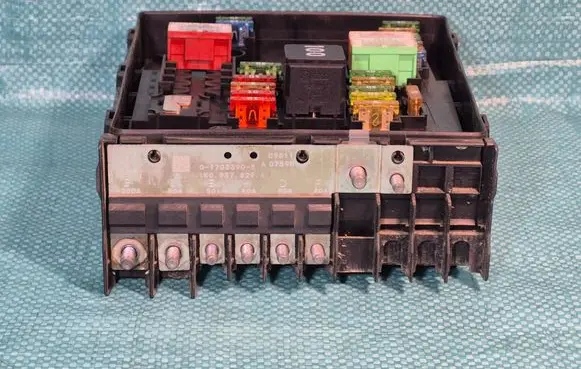 Volkswagen Caddy Fuse box set 1K0937125D 1197 0171830