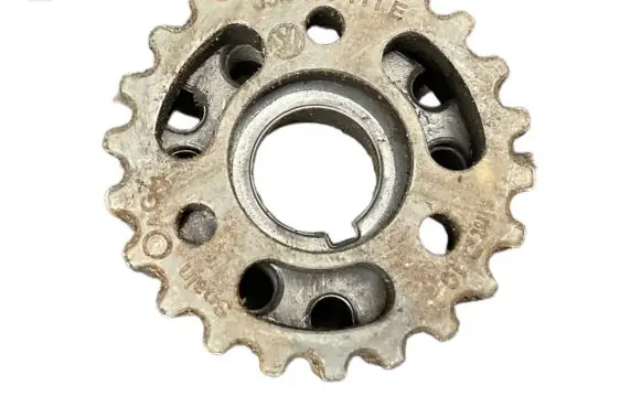 Volkswagen PASSAT B6 Fuel pump gear (pulley) 03L130111E 03L130238A