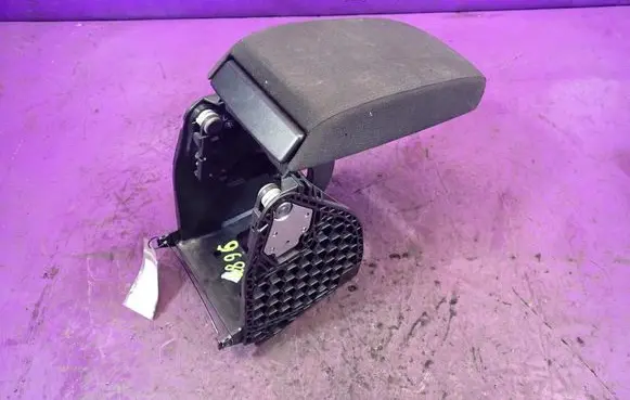 Skoda Octavia Mk2 (1Z) Armrest 