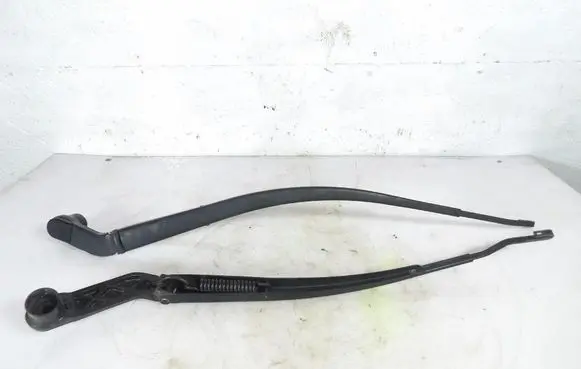 Mazda 6 Front wiper blade arm