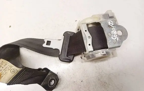 Toyota Auris 150 Rear seatbelt D635008
