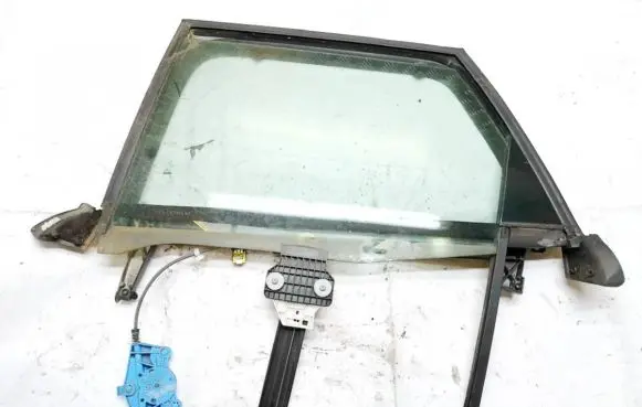 Audi A4 S4 B6 8E 8H Rear door window/glass frame 