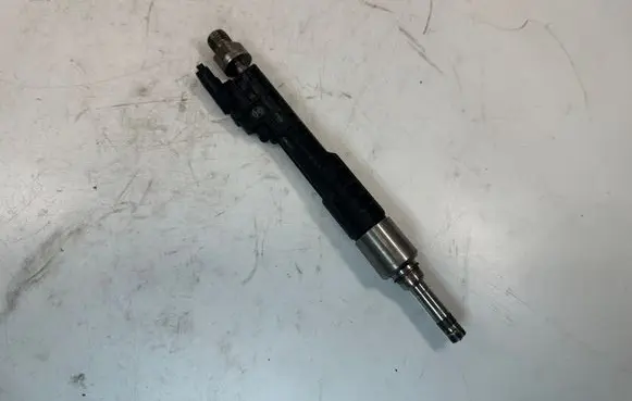 BMW 7 F01 F02 F03 F04 Fuel injector 7599876 13647599876 0261500136