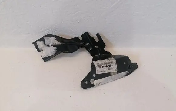 Opel Corsa A Fender mounting bracket 9830932480
